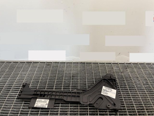 bontott BMW X3 Vízhűtő Radiátor Tartó