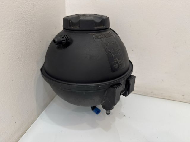 bontott BMW X3 Kiegyenlítő Tartály