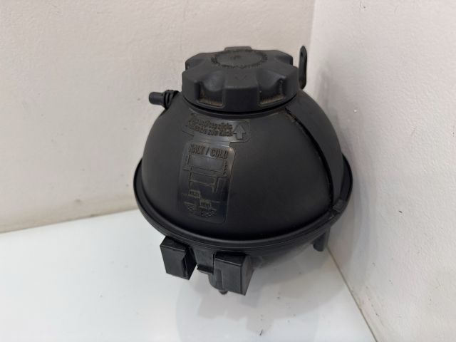 bontott BMW X3 Kiegyenlítő Tartály