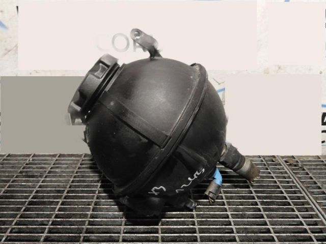 bontott BMW X3 Kiegyenlítő Tartály