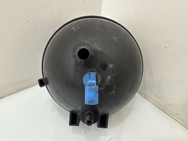 bontott BMW X3 Kiegyenlítő Tartály