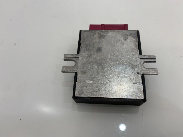 bontott BMW X3 Üzemanyag Szivattyú Relé