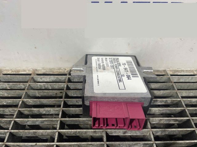 bontott BMW X3 Üzemanyag Szivattyú Relé