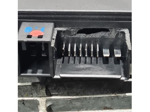 bontott BMW X3 Üzemanyag Szivattyú Relé