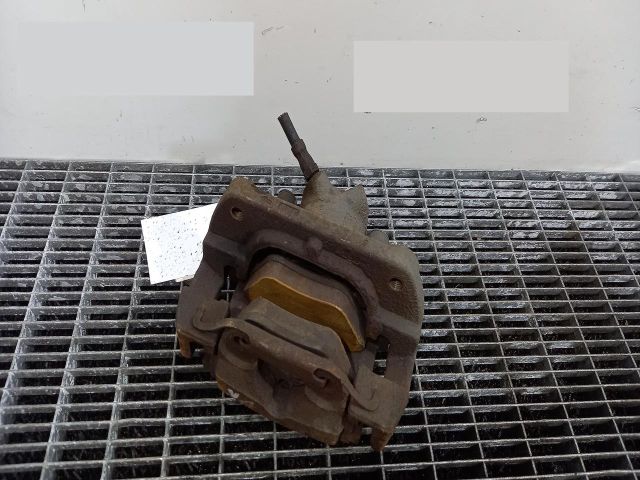 bontott BMW X3 Jobb első Féknyereg Munkahengerrel