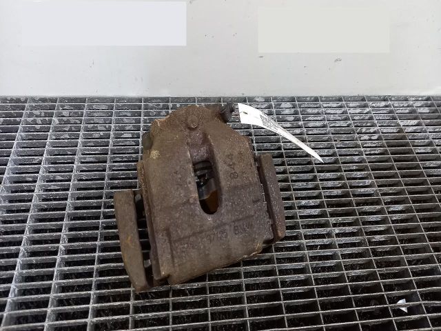 bontott BMW X3 Jobb első Féknyereg Munkahengerrel