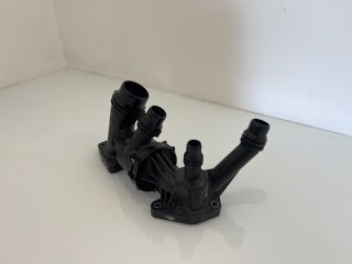 bontott BMW X3 Termosztátház