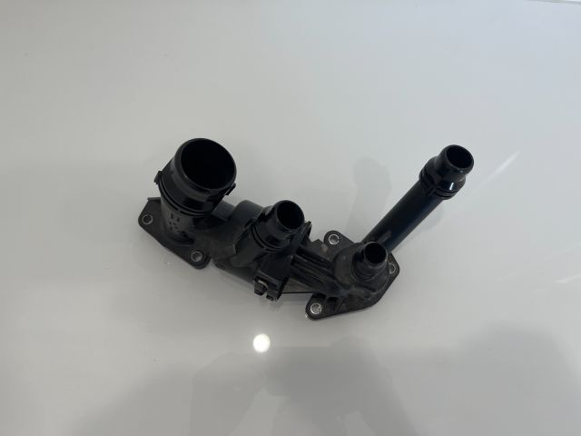 bontott BMW X3 Termosztátház