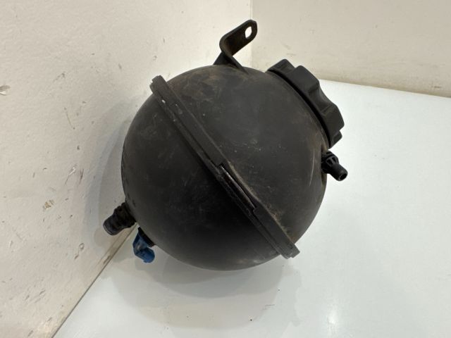 bontott BMW X3 Kiegyenlítő Tartály