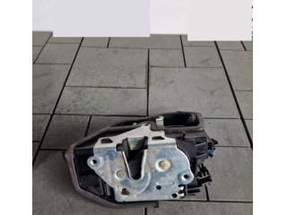 bontott BMW X4 Bal hátsó Ajtózár