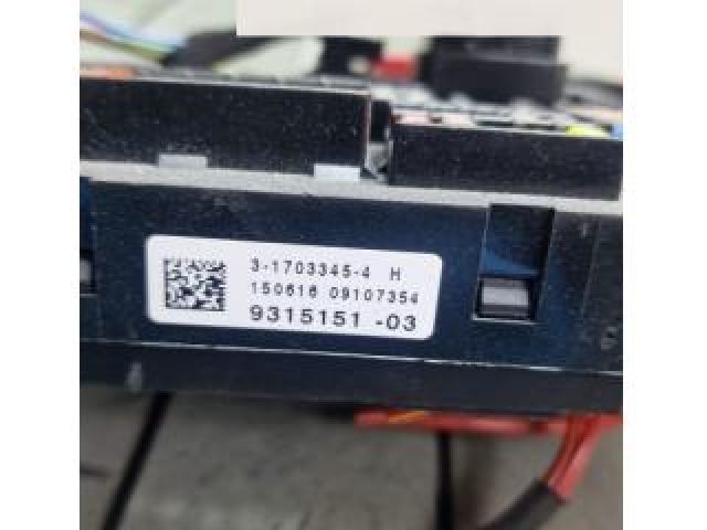 bontott BMW X4 Biztosítéktábla Utastér