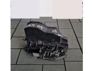 bontott BMW X4 Jobb hátsó Ajtózár