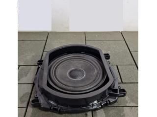 bontott BMW X4 Mélynyomó Hangszóró