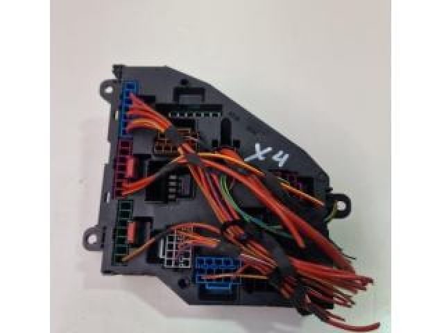 bontott BMW X4 Biztosítéktábla Motortér