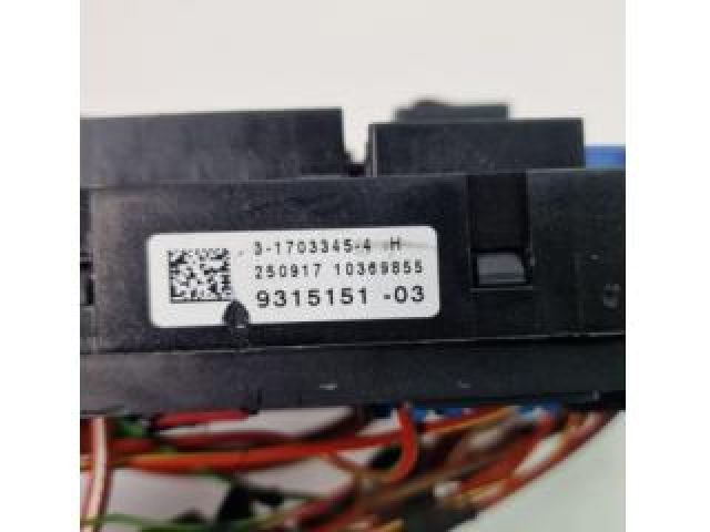 bontott BMW X4 Biztosítéktábla Motortér