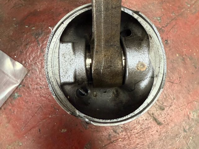 bontott BMW X5 Dugattyú és Hajtókar