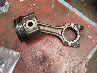 bontott BMW X5 Dugattyú és Hajtókar