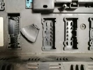 bontott BMW X5 Biztosítéktábla Motortér