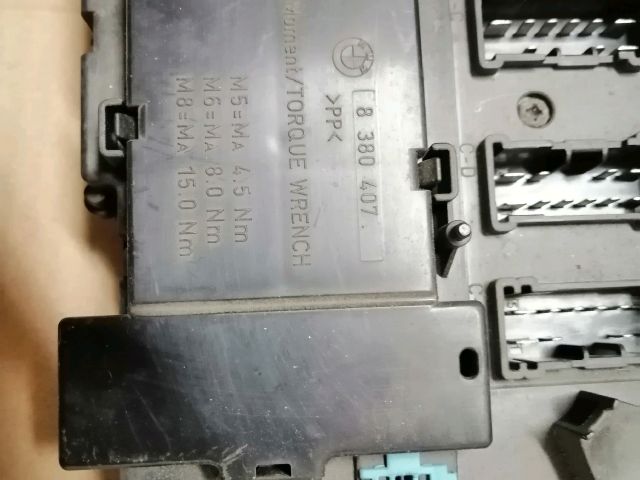 bontott BMW X5 Biztosítéktábla Motortér