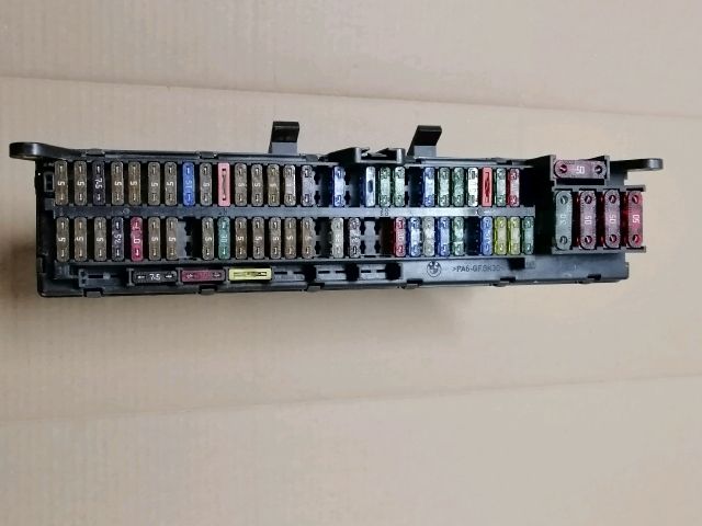 bontott BMW X5 Biztosítéktábla Motortér