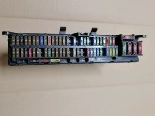 bontott BMW X5 Biztosítéktábla Motortér