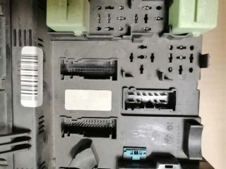 bontott BMW X5 Biztosítéktábla Motortér