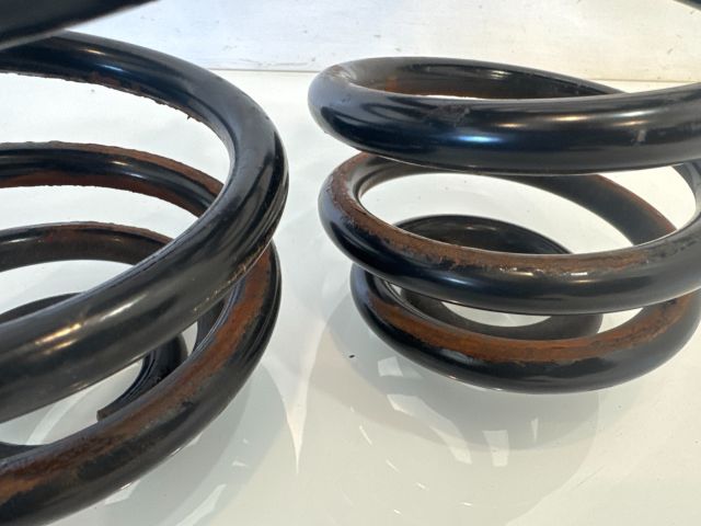 bontott BMW X5 Hátsó Rugó Pár