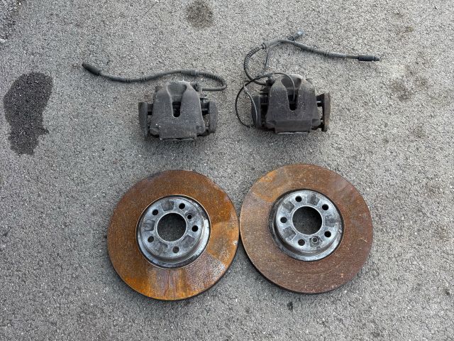 bontott BMW X5 Első Pár Fék Szett (Nyereg, Tárcsa, Betét)