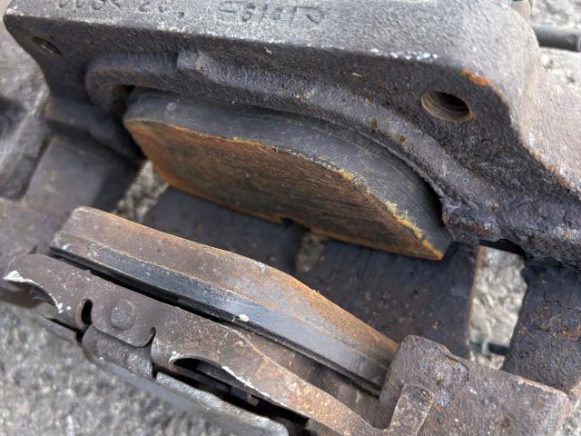 bontott BMW X5 Első Pár Fék Szett (Nyereg, Tárcsa, Betét)