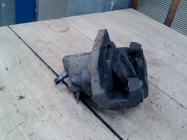 bontott BMW X5 Bal első Féknyereg Munkahengerrel