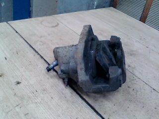 bontott BMW X5 Bal első Féknyereg Munkahengerrel