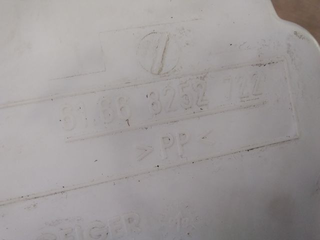 bontott BMW X5 Ablakmosó Tartály