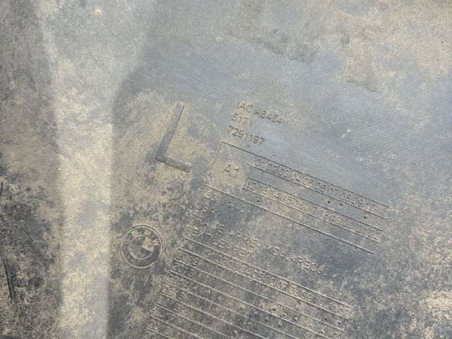 bontott BMW X5 Bal első Hátsó Dobbetét (Kerékjárati, Műanyag)