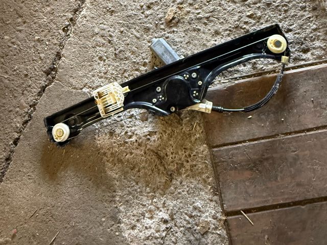 bontott BMW X5 Bal hátsó Ablakemelő Szerkezet (Elektromos)