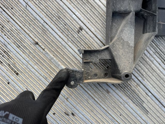 bontott BMW X5 Bal Sárvédő Oldaltartó