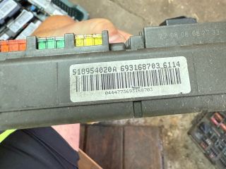 bontott BMW X5 Biztosítéktábla Csomagtér