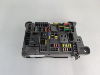 bontott BMW X5 Biztosítéktábla Csomagtér