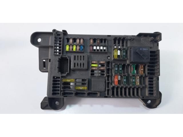 bontott BMW X5 Biztosítéktábla Utastér