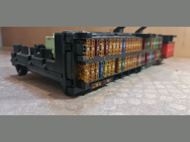 bontott BMW X5 Biztosítéktábla Utastér