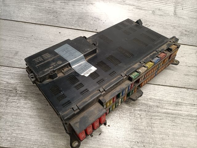 bontott BMW X5 Biztosítéktábla Utastér