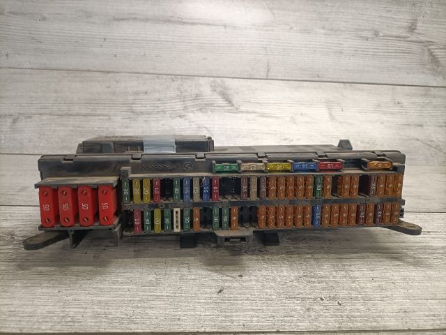 bontott BMW X5 Biztosítéktábla Utastér