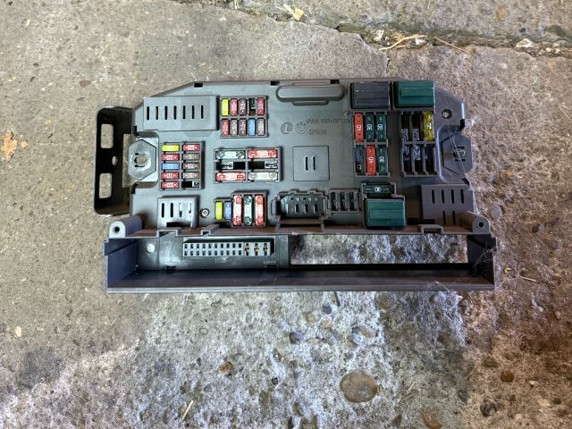 bontott BMW X5 Biztosítéktábla Utastér