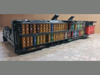 bontott BMW X5 Biztosítéktábla Utastér