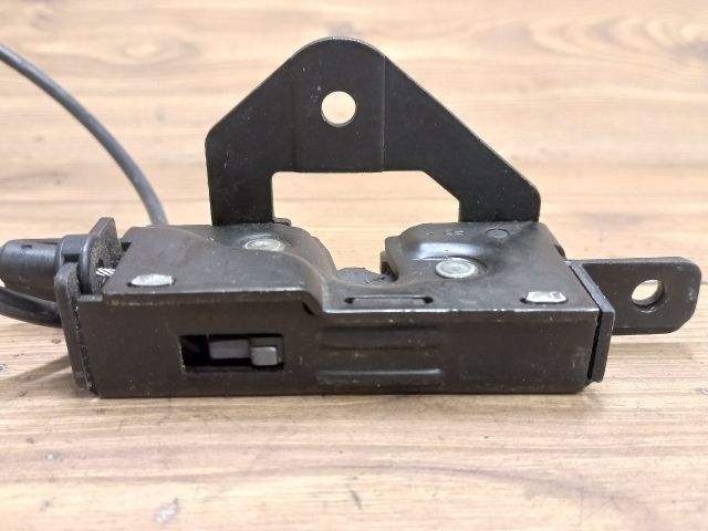 bontott BMW X5 Csomagtérajtó Zárszerkezet