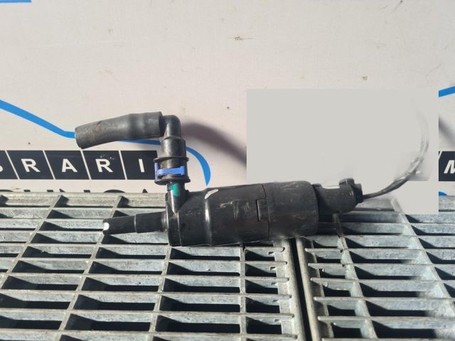 bontott BMW X5 Első Ablakmosó Szivattyú