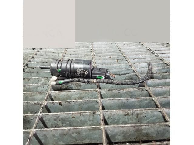 bontott BMW X5 Első Ablakmosó Szivattyú