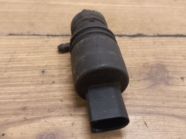 bontott BMW X5 Első Ablakmosó Szivattyú