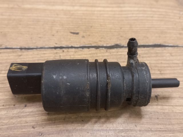 bontott BMW X5 Első Ablakmosó Szivattyú