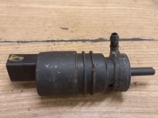 bontott BMW X5 Első Ablakmosó Szivattyú