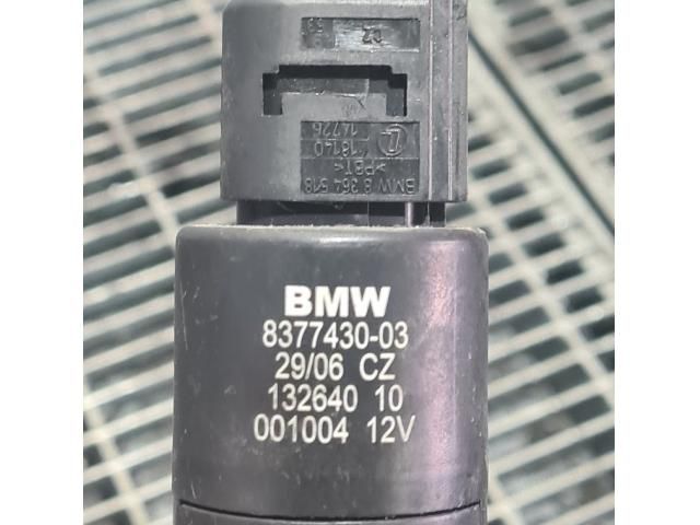 bontott BMW X5 Első Ablakmosó Szivattyú